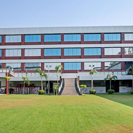 Oyo 62241 Swastik Garden Hotel Dhāmpur Eksteriør billede