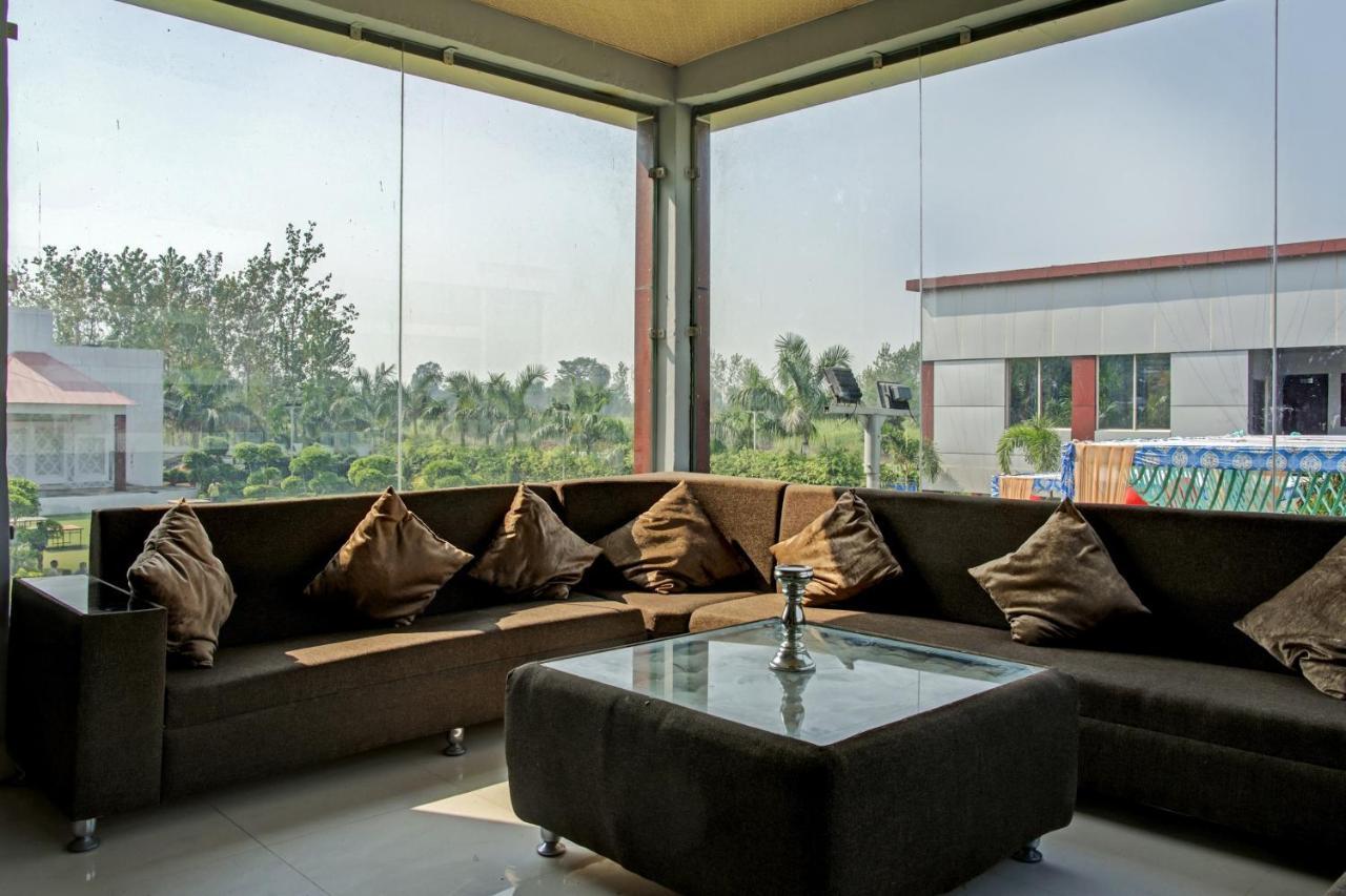 Oyo 62241 Swastik Garden Hotel Dhāmpur Eksteriør billede