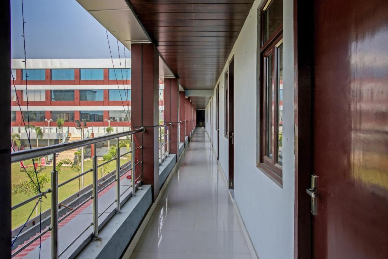 Oyo 62241 Swastik Garden Hotel Dhāmpur Eksteriør billede