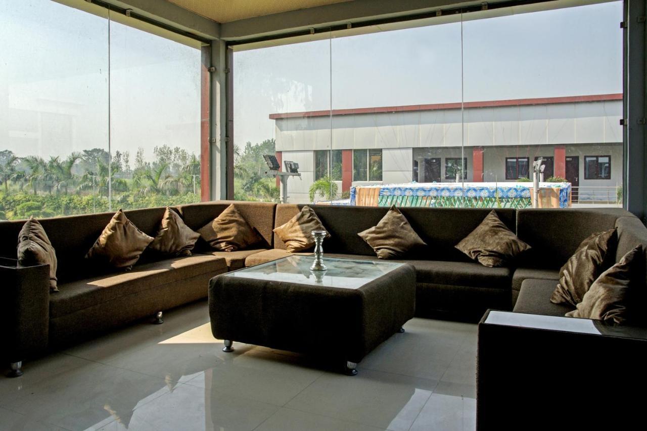 Oyo 62241 Swastik Garden Hotel Dhāmpur Eksteriør billede